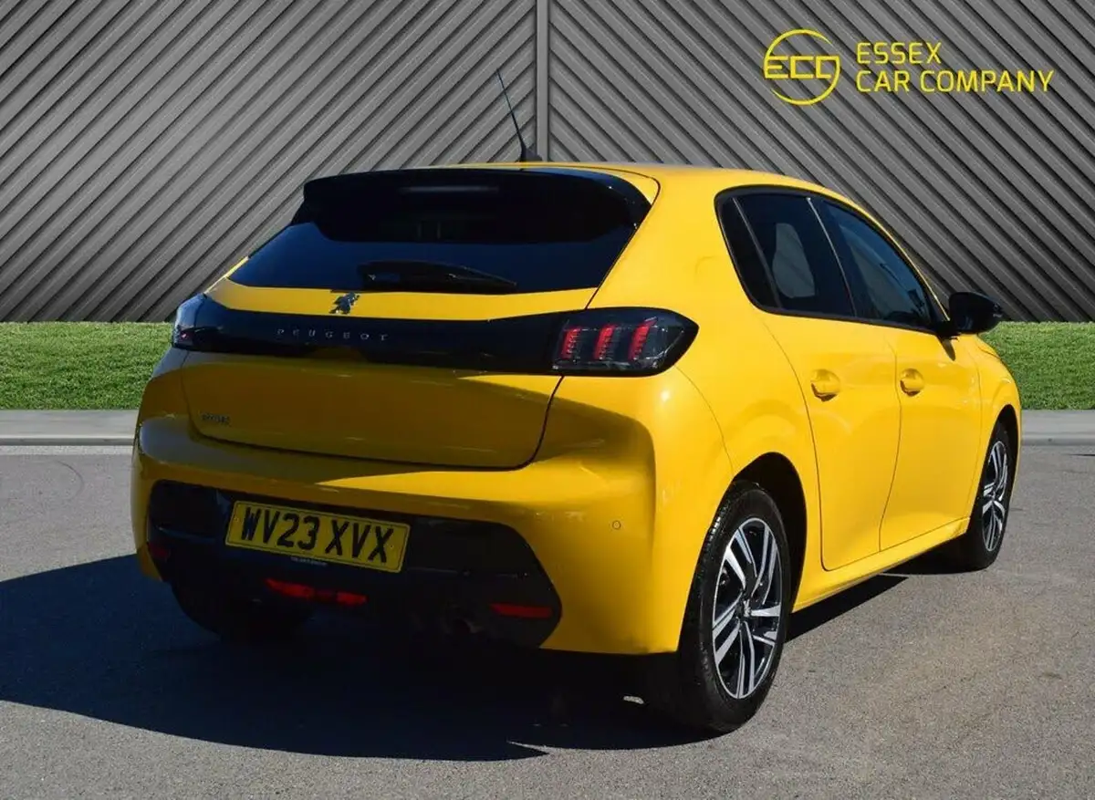 2023-peugeot-208-12-puretech-allure-premium-100ps-big-8
