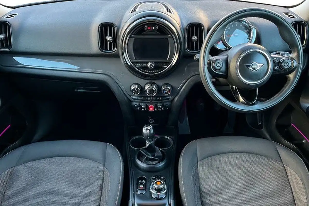 2018-mini-countryman-15-cooper-classic-ss-big-9