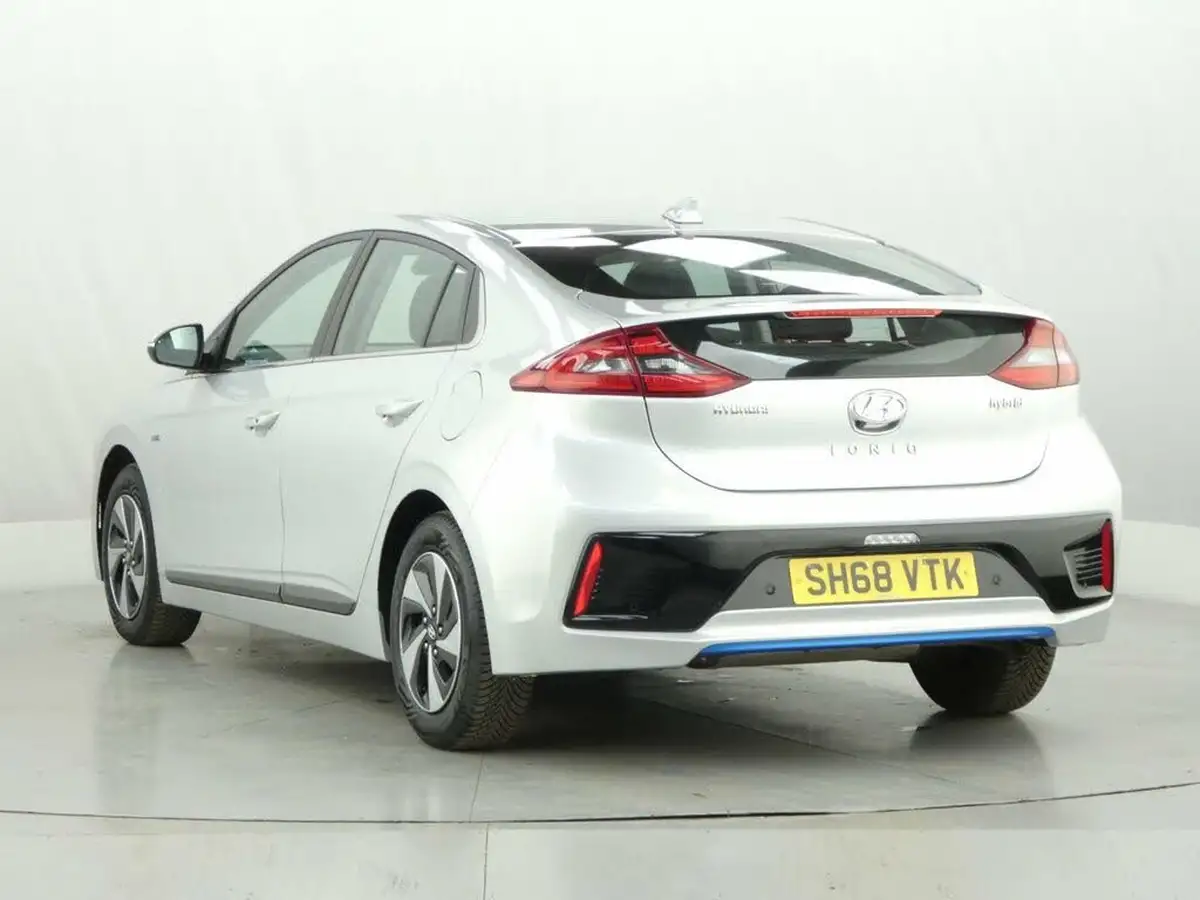 2018-hyundai-ioniq-16-gdi-premium-hybrid-big-5