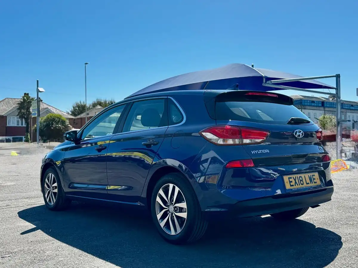 2018-hyundai-i30-10-t-gdi-se-blue-drive-isg-hatchback-big-4