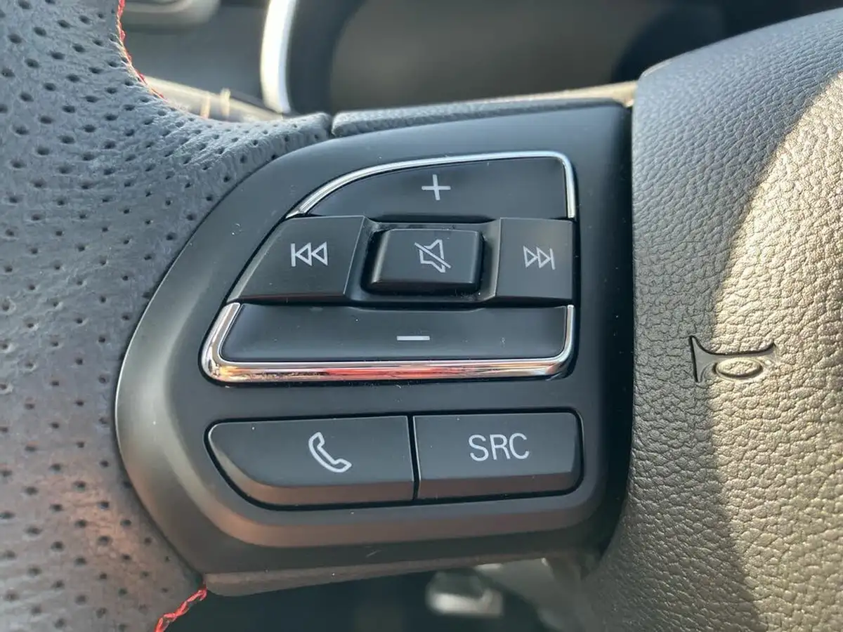 2023-mg-zs-suv-15-vti-tech-exclusive-big-15