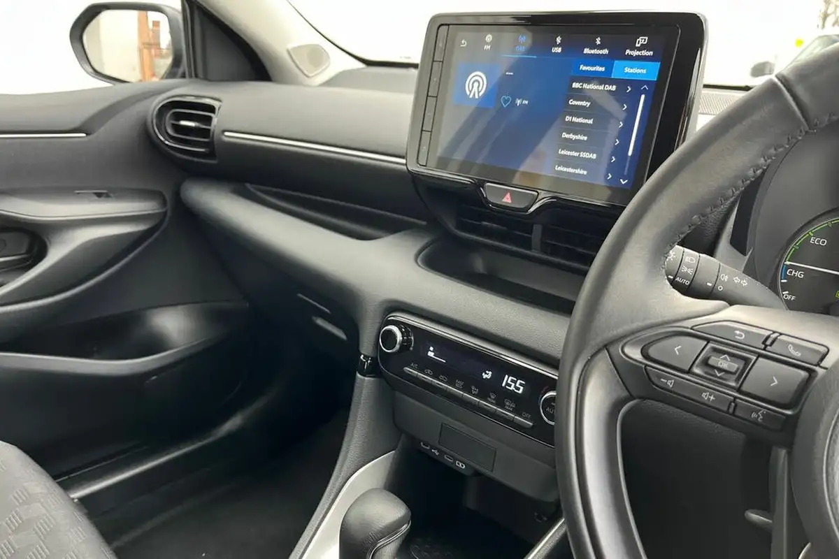 2024-mazda-mazda2-15-centre-line-big-27