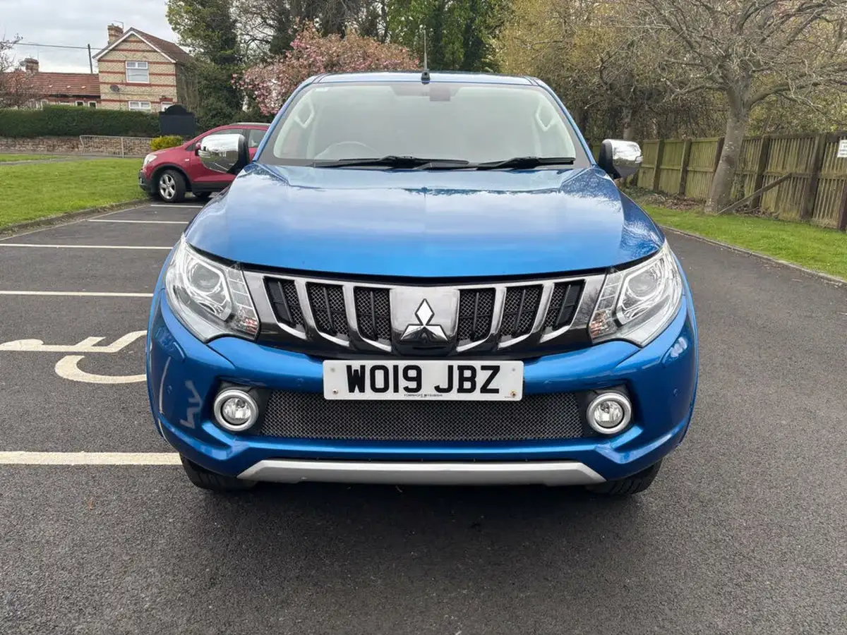 2019-mitsubishi-l200-24di-d-barbarian-eu6b-auto-big-1