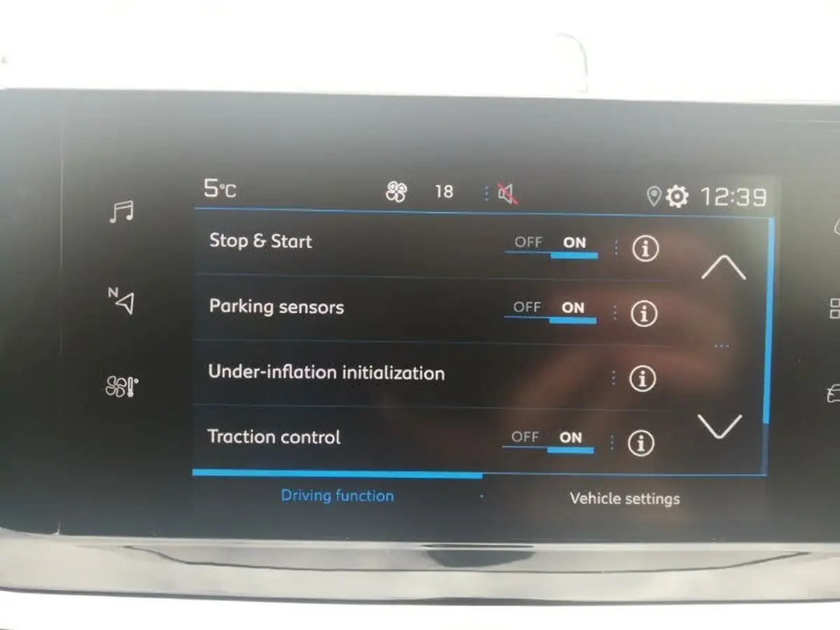 2023-peugeot-208-12-puretech-active-premium-100ps-eat8-big-17