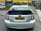 2012-toyota-prius-small-10