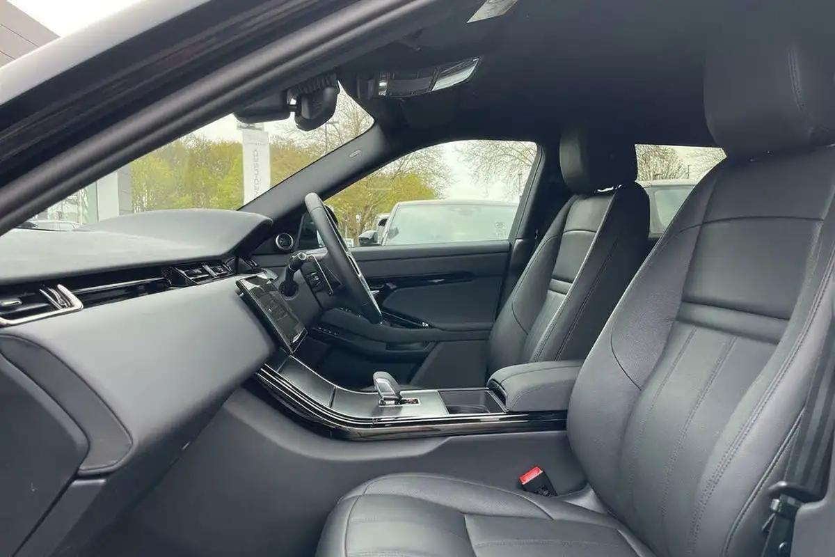 2024-land-rover-range-rover-evoque-15-p300e-dynamic-se-big-38