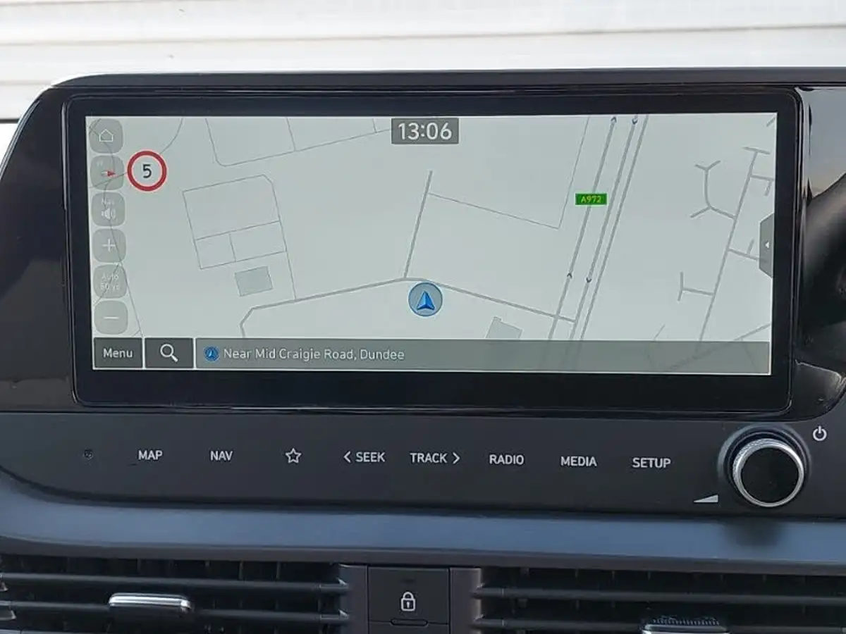 2024-hyundai-i20-10-t-gdi-advance-big-9