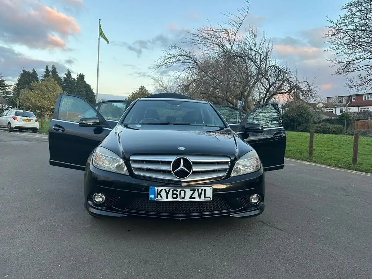 2010-mercedes-benz-c-class-18-c180-cgi-sport-156bhp-saloon-4d-big-26
