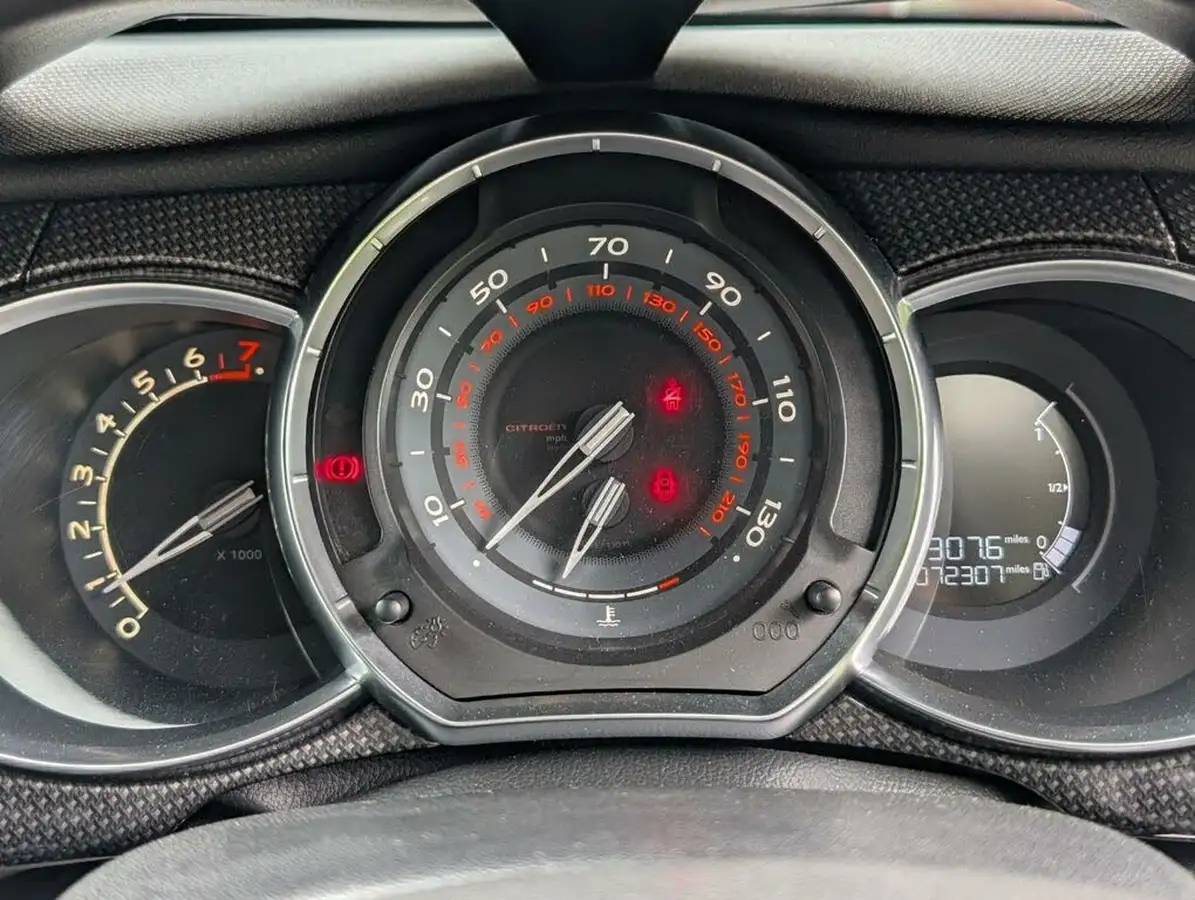2014-citroen-ds3-16-dsport-plus-155ps-plus-big-24