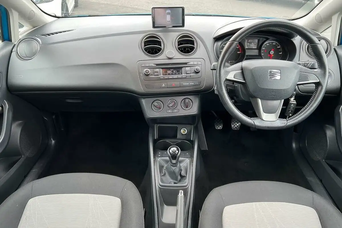 2015-seat-ibiza-14-toca-hatchback-5d-big-16