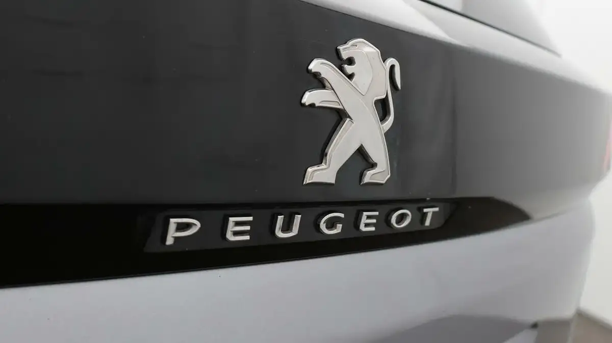 2023-peugeot-3008-suv-12-puretech-allure-premium-eat8-big-22