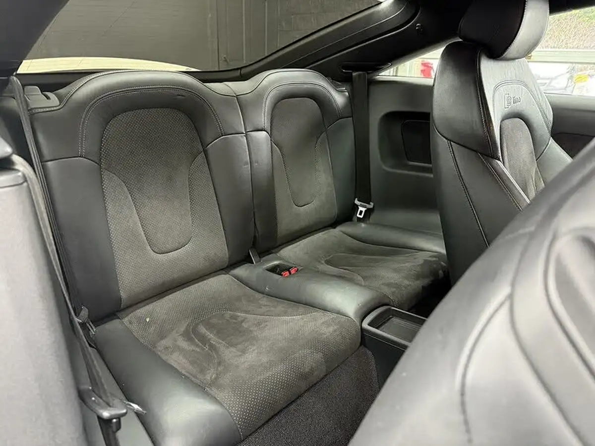 2010-audi-tt-coupe-20-tdi-s-line-big-33