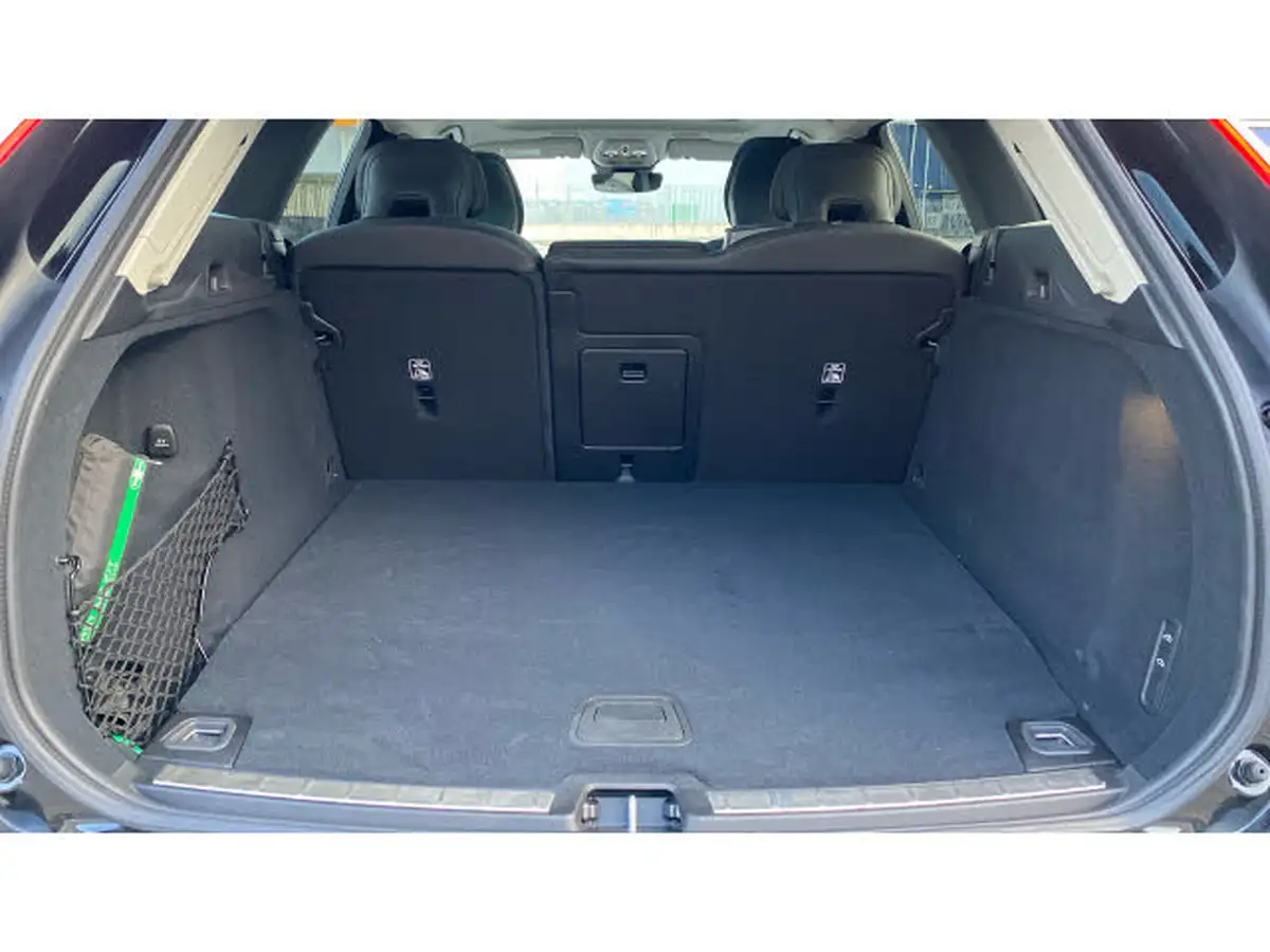 2024-volvo-xc60-20-t8-ultra-dark-big-16