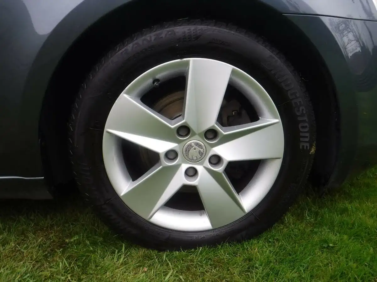2014-skoda-octavia-14-se-hatchback-big-8