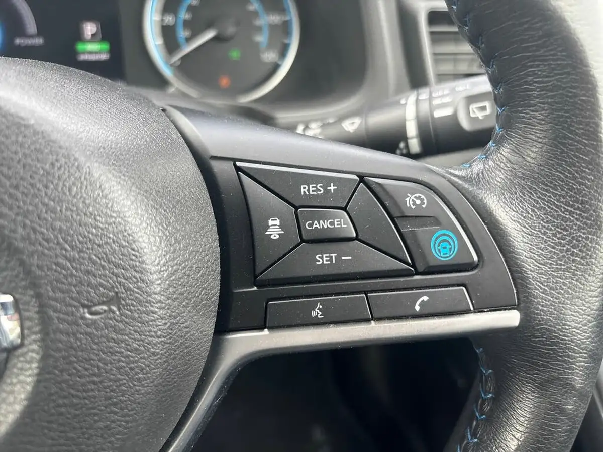 2019-nissan-leaf-e-tekna-big-21