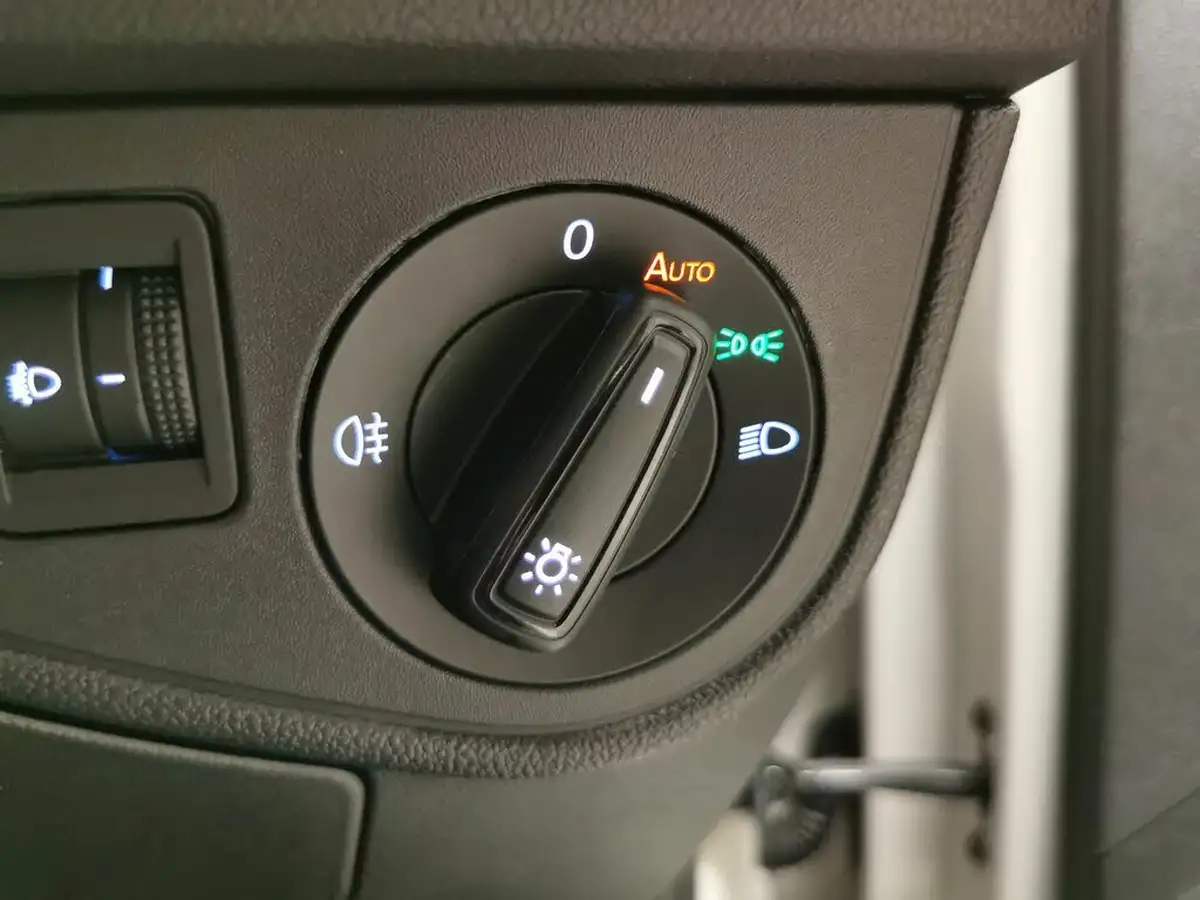 2022-volkswagen-polo-10-life-big-18
