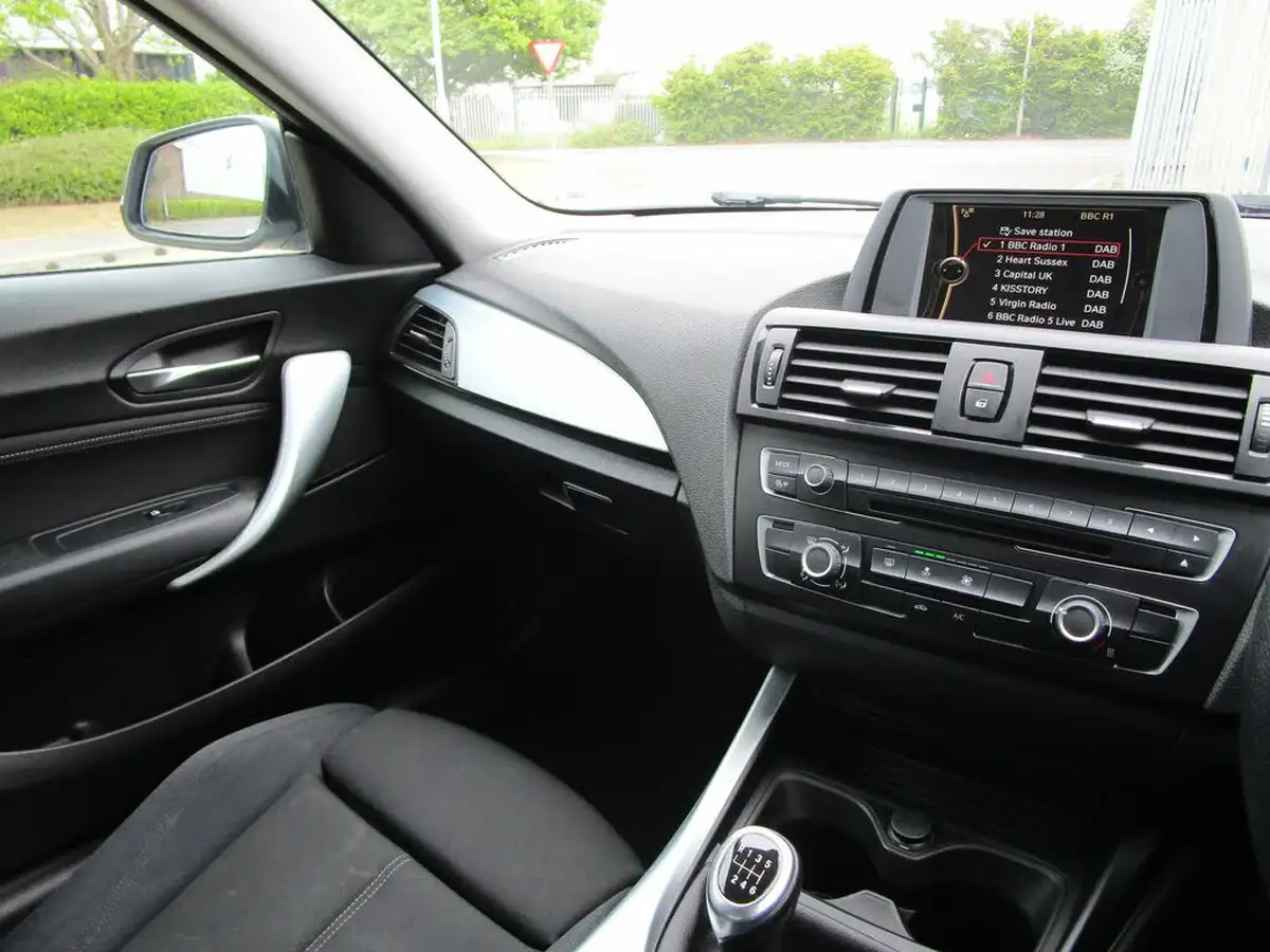 2014-bmw-1-series-20td-116d-sport-116bhp-ss-sports-hatch-3d-big-15