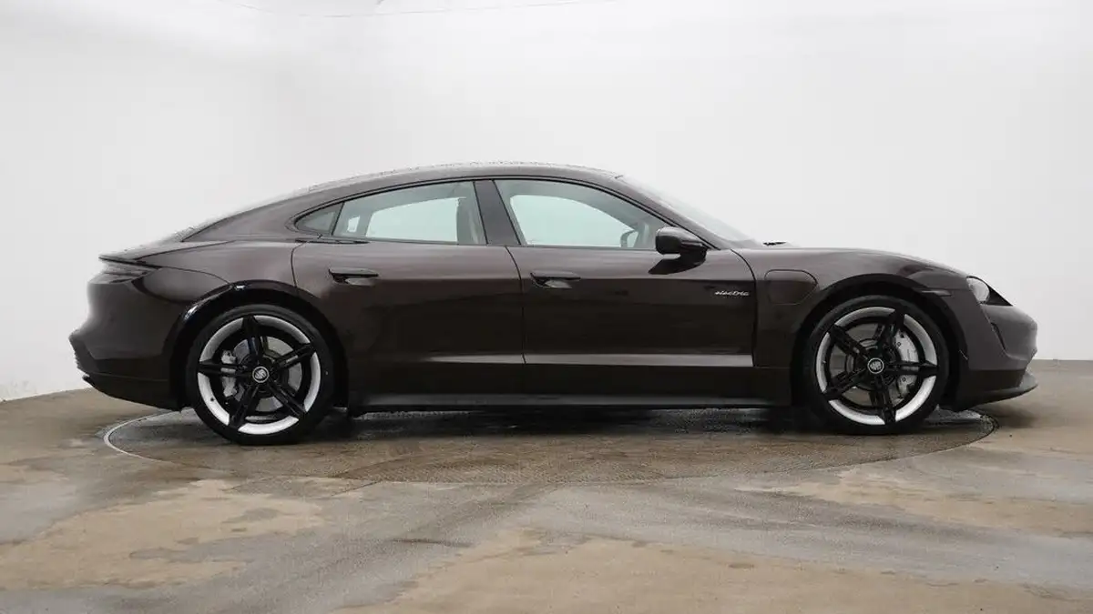 2022-porsche-taycan-e-base-476ps-performance-battery-plus-big-3