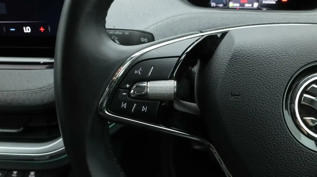 2022-skoda-enyaq-e-60-big-25