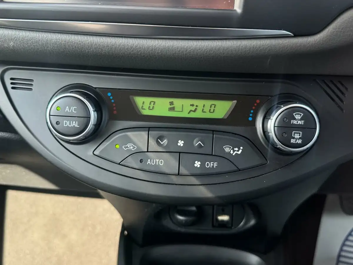 2019-toyota-yaris-15-vvt-i-icon-tech-98bhp-hybrid-1497cc-e-cvt-big-42
