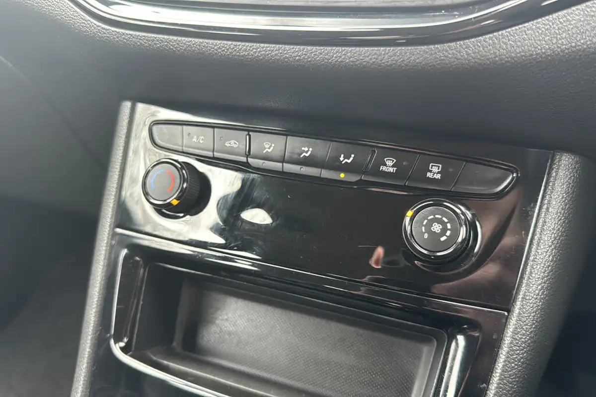 2019-vauxhall-astra-12-turbo-sri-145ps-big-14