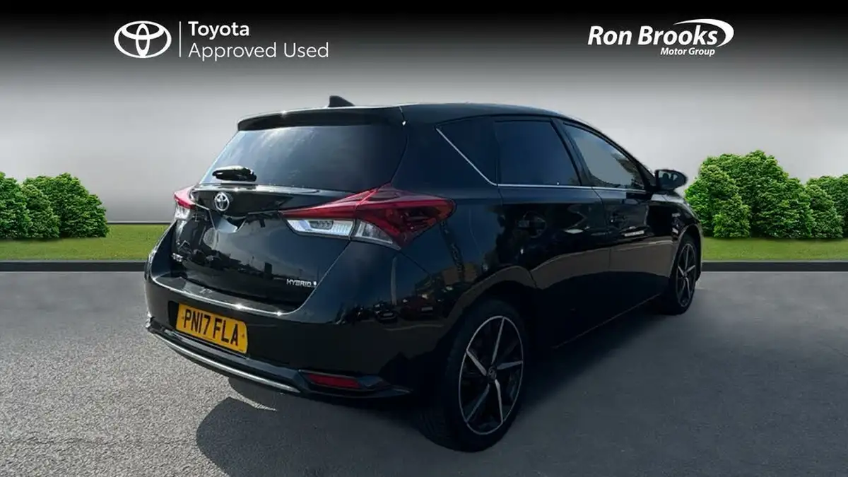 2017-toyota-auris-18-vvt-i-hsd-design-tss-hatchback-big-1