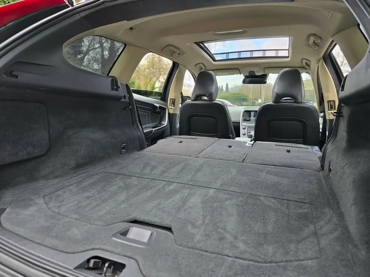 2010-volvo-xc60-20-t5-se-big-18