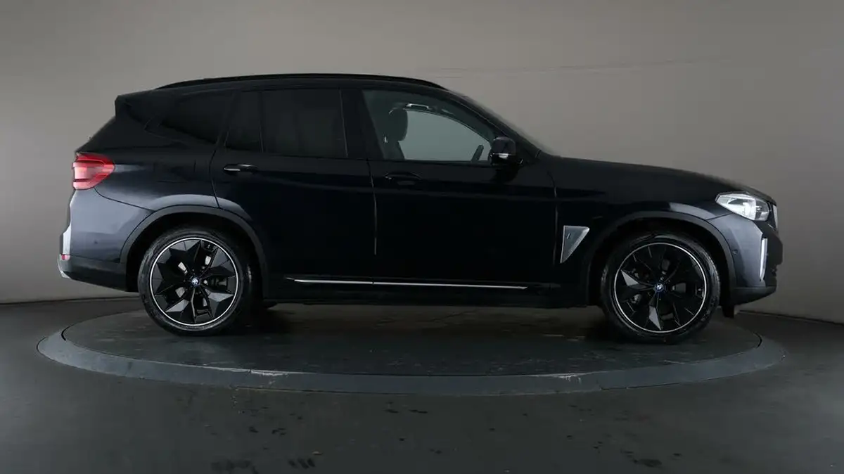 2021-bmw-ix3-e-premier-edition-big-53