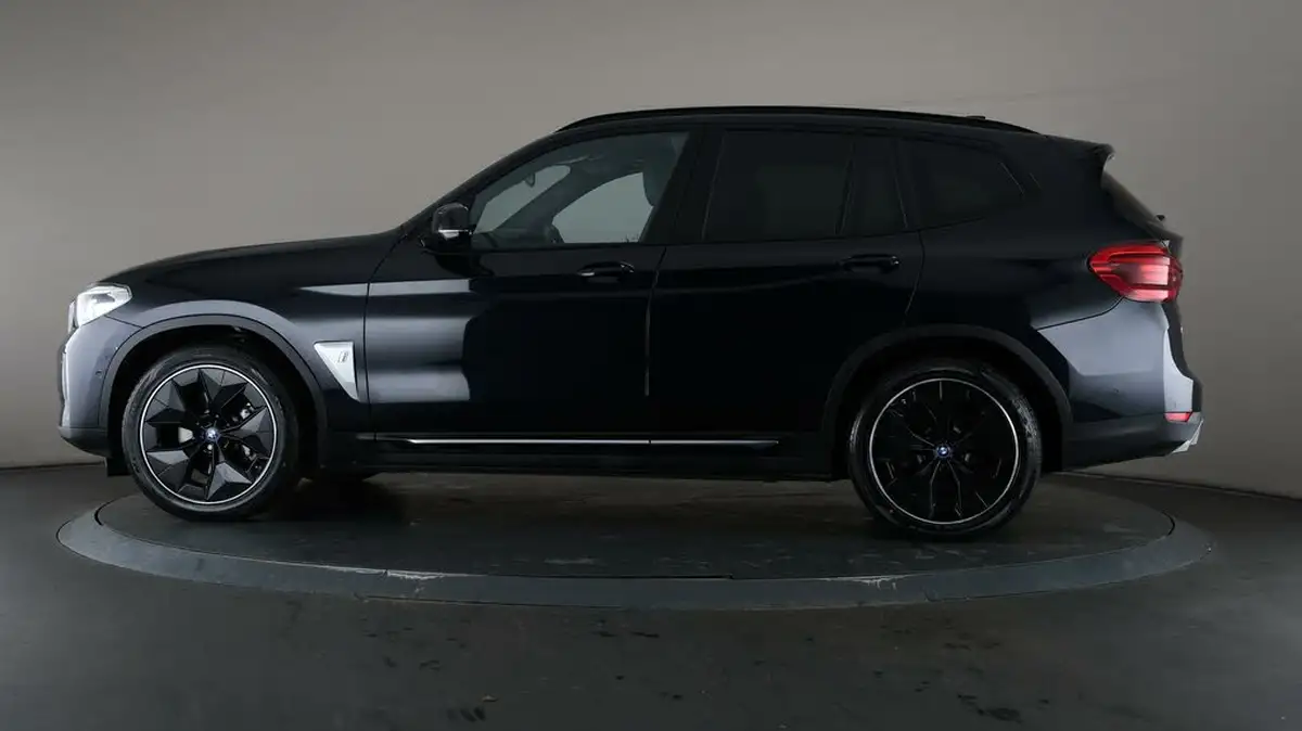 2021-bmw-ix3-e-premier-edition-big-29