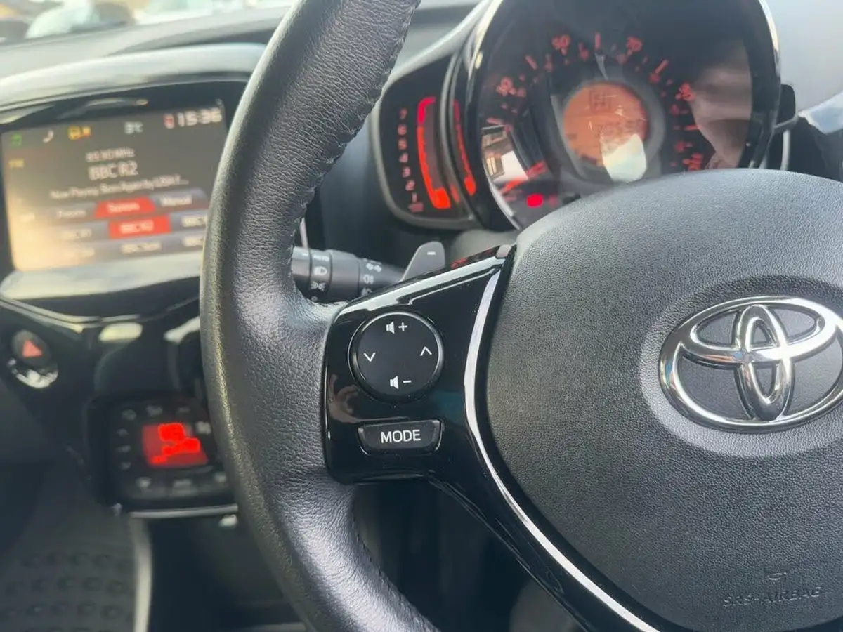 2015-toyota-aygo-10-vvt-i-x-clusiv-5d-x-shift-big-15