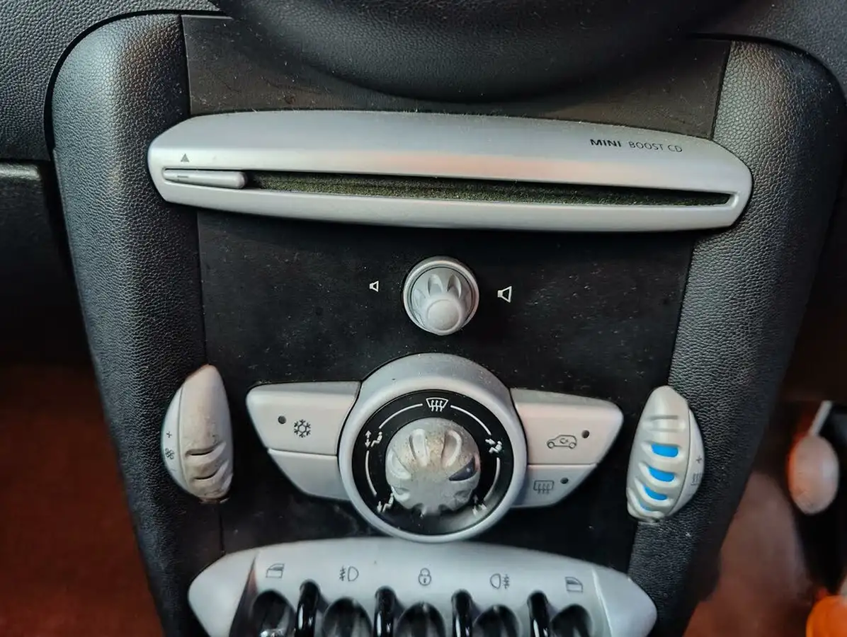 2010-mini-cooper-14-one-95bhp-big-14