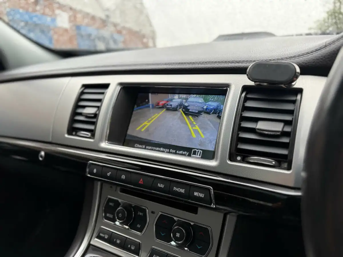 2015-jaguar-xf-22td-r-sport-black-saloon-4d-big-60