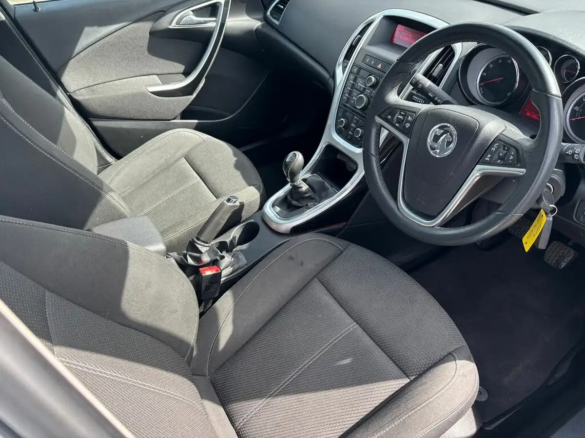 2014-vauxhall-astra-14-sri-100ps-1398cc-big-9