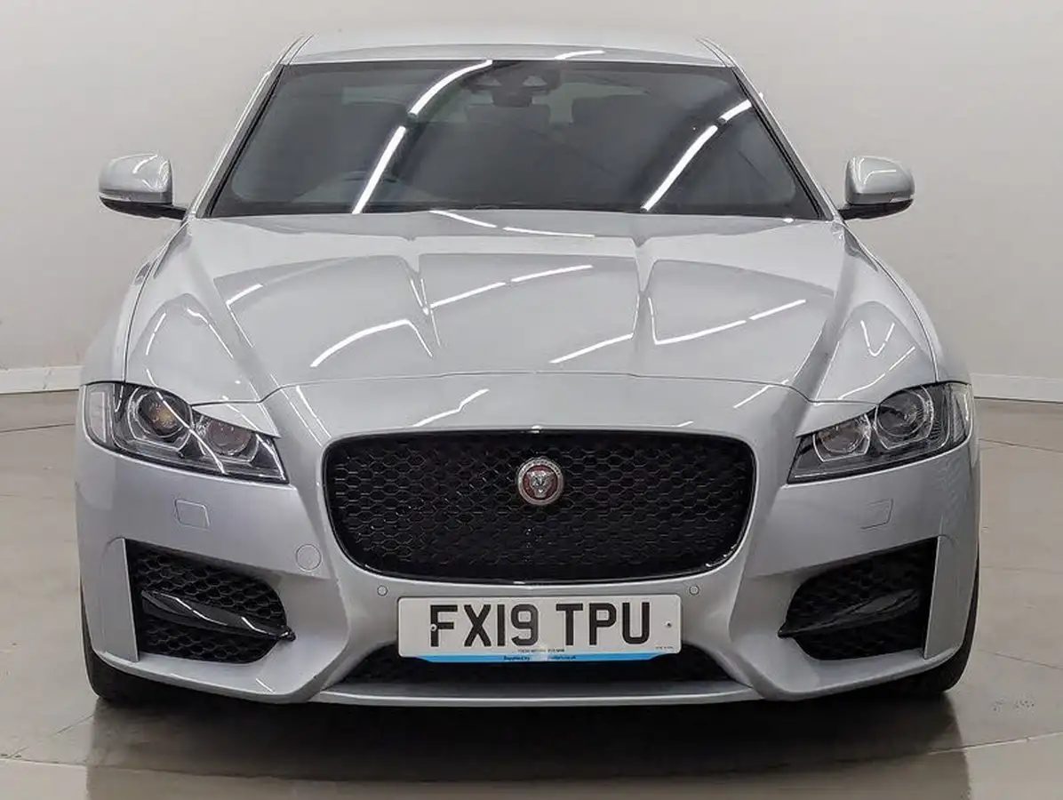 2019-jaguar-xf-20td-r-sport-180ps-ss-saloon-4d-auto-big-4