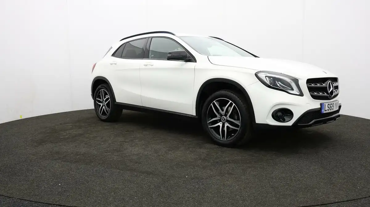 2019-mercedes-benz-gla-class-16-gla-180-urban-edition-7g-dct-big-40