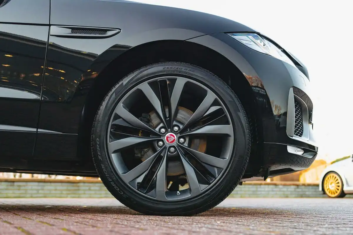 2020-jaguar-f-pace-30td-300-sport-big-28