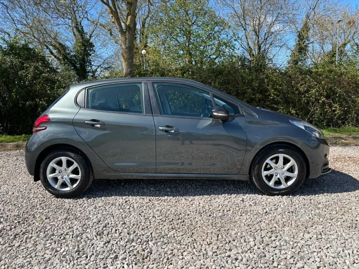 2017-peugeot-208-12-puretech-active-82bhp-5d-big-1