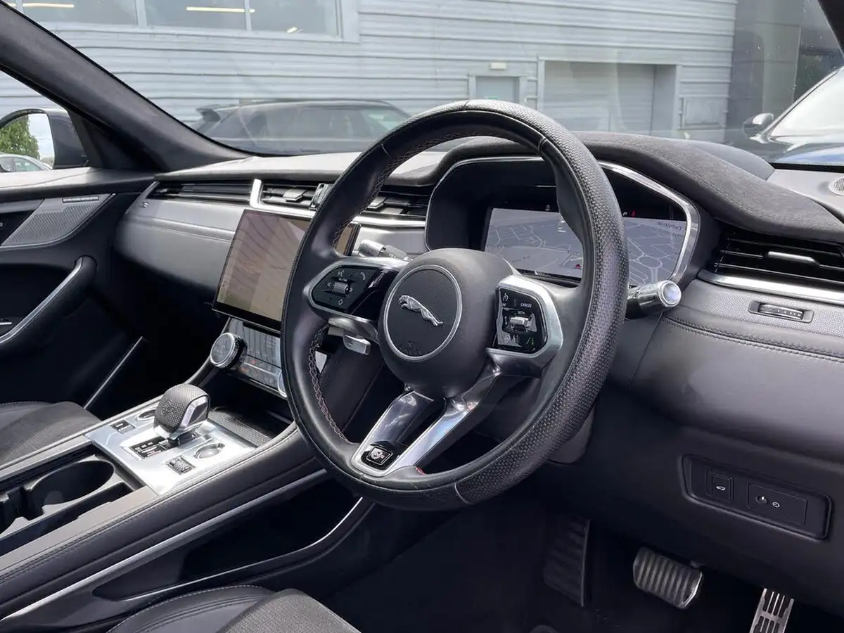 2021-jaguar-f-pace-50-v8-svr-big-32