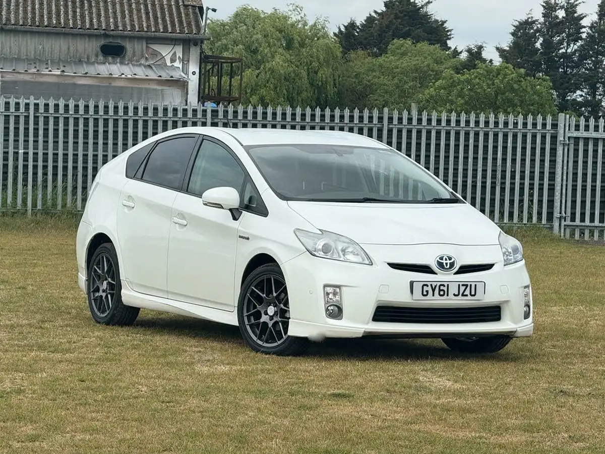 2011-toyota-prius-18-vvt-i-t-spirit-10th-anniversary-big-0