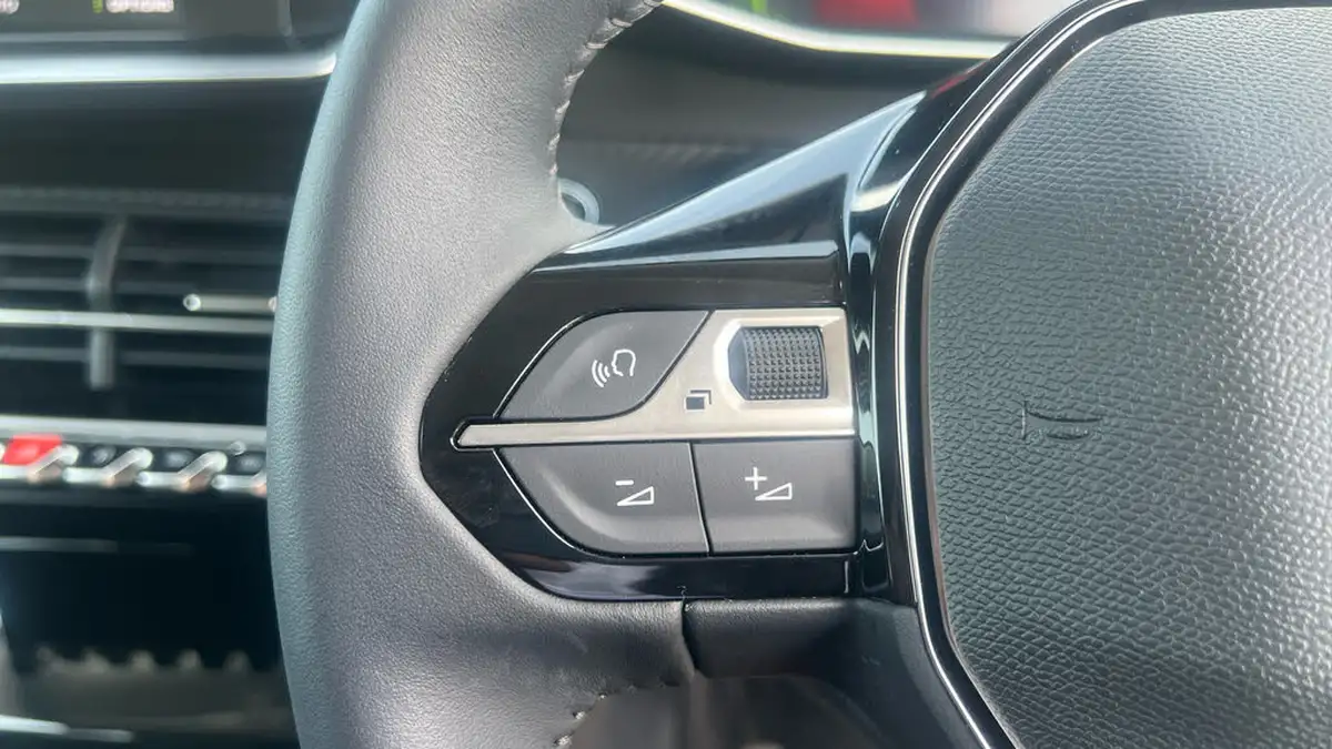 2022-peugeot-2008-suv-12-puretech-allure-premium-100bhp-big-22