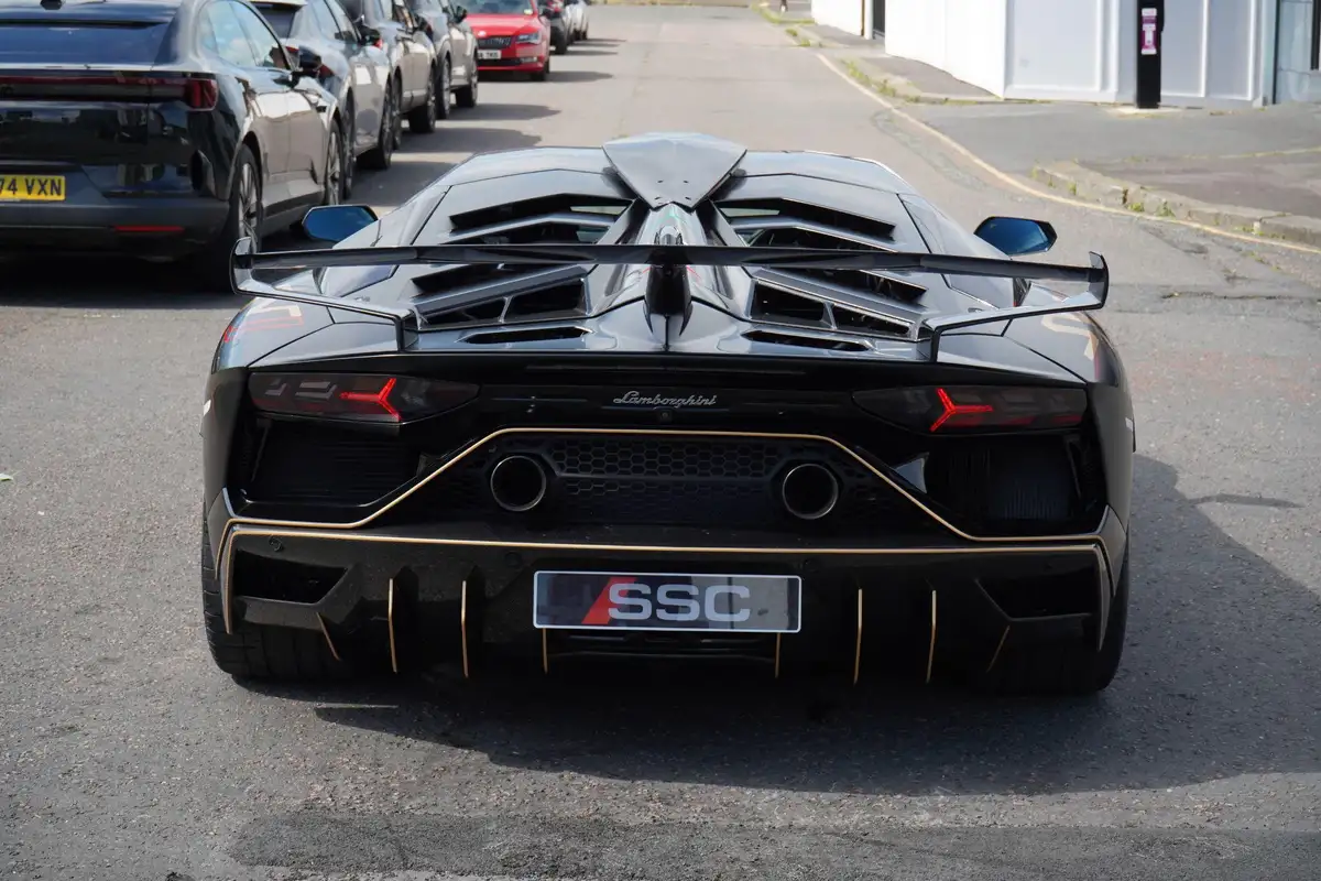 2019-lamborghini-aventador-65-svj-big-6