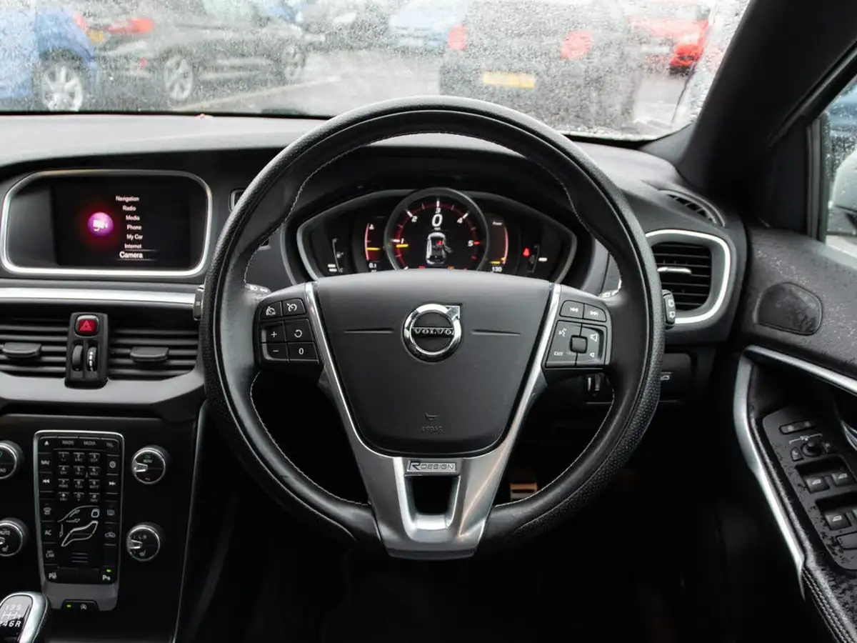 2018-volvo-v40-20td-d3-r-design-pro-big-20