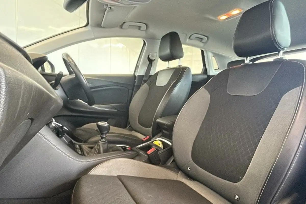 2019-vauxhall-grandland-x-12-sport-nav-big-11