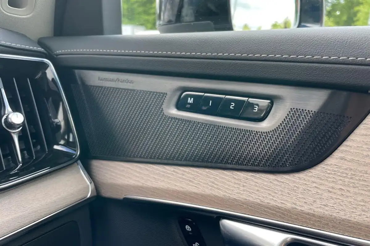 2025-volvo-xc90-20-b5-plus-big-45