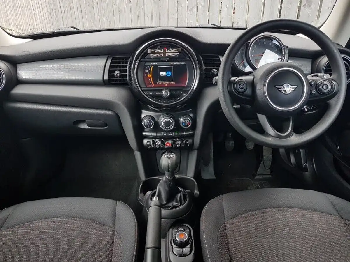 2019-mini-cooper-15-cooper-classic-hatchback-3d-big-2
