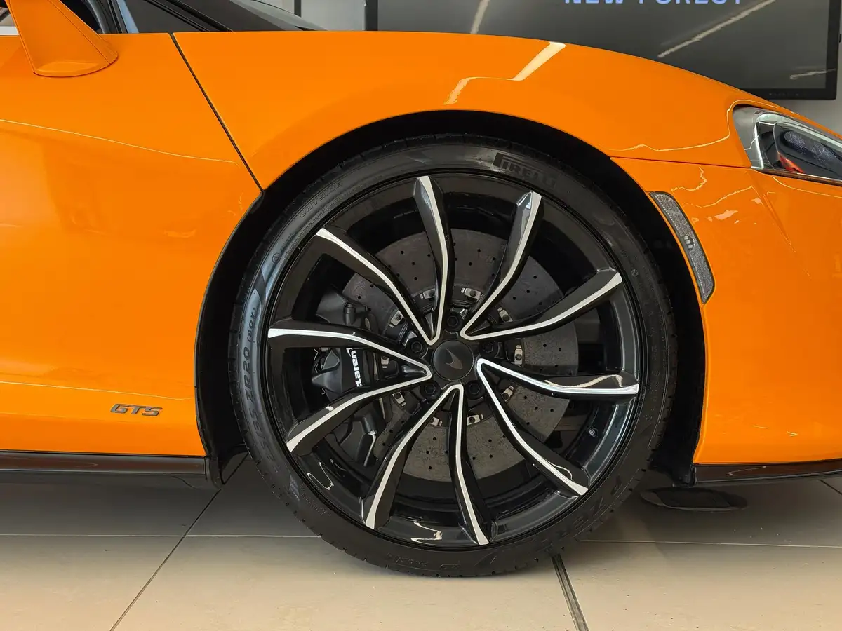 2025-mclaren-gt-40-big-29