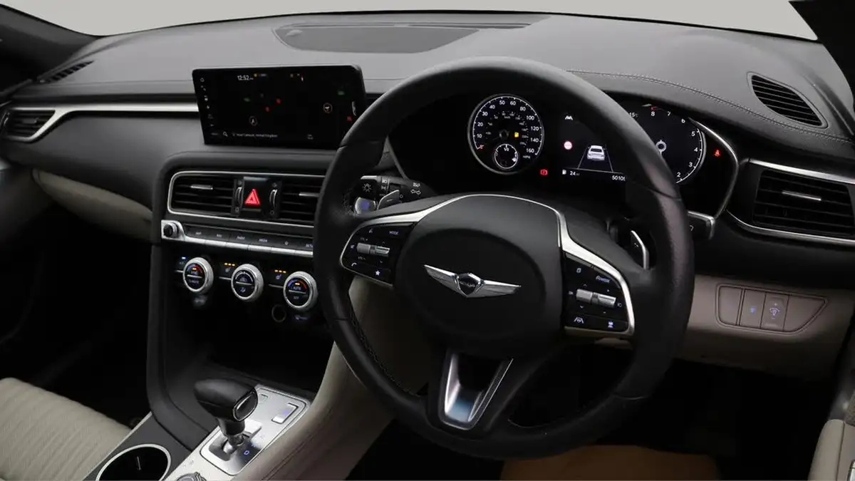 2022-genesis-g70-20-t-luxury-line-saloon-4d-big-9