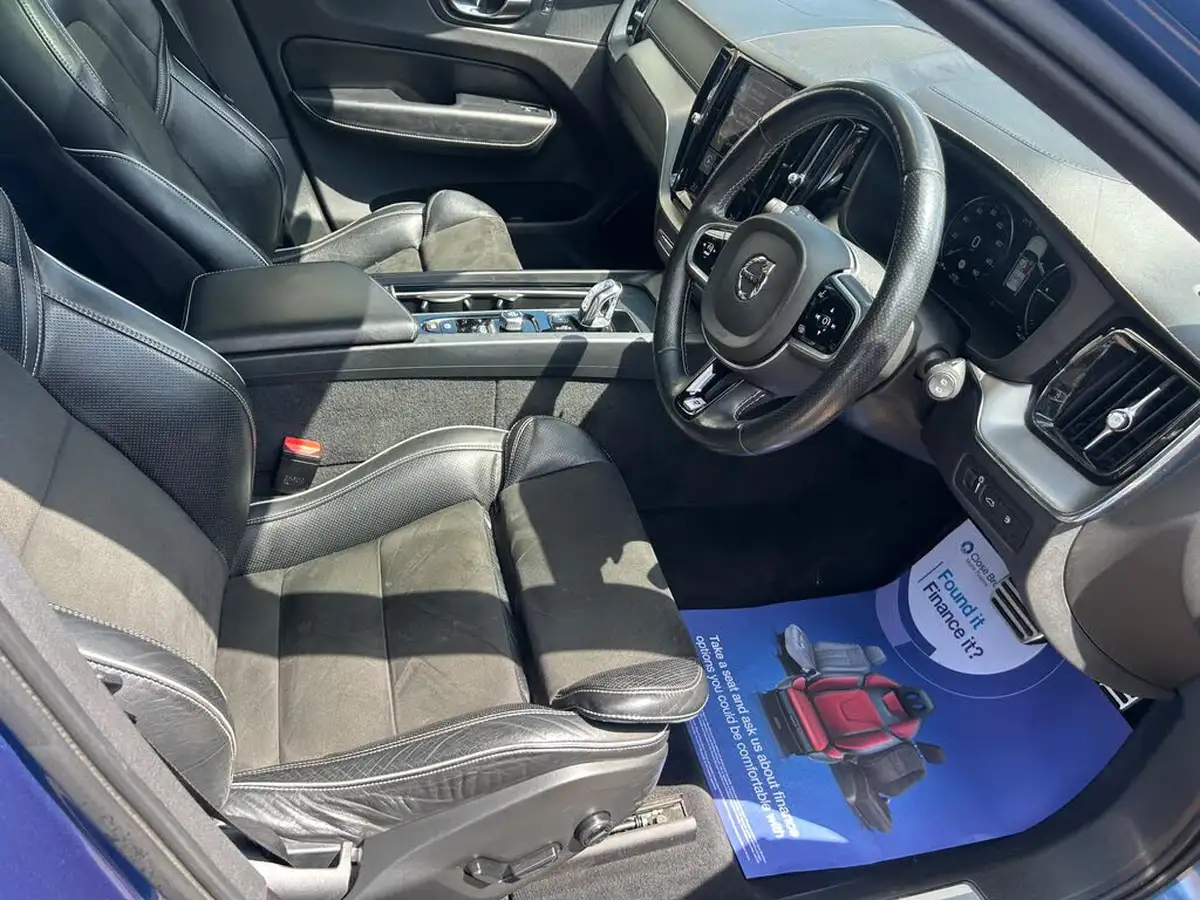 2017-volvo-xc60-20-t8-r-design-pro-big-3