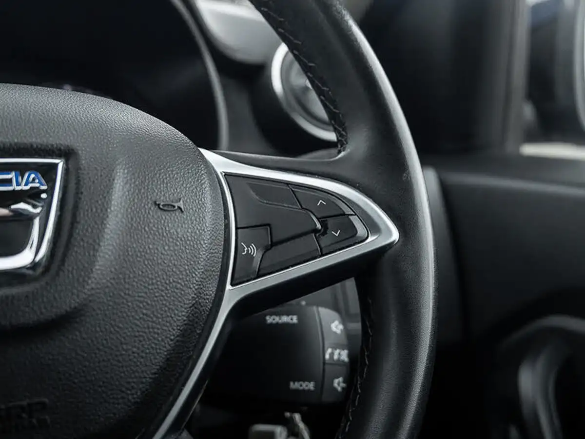 2022-dacia-duster-10-tce-comfort-100bhp-bi-fuel-station-wagon-5d-big-15