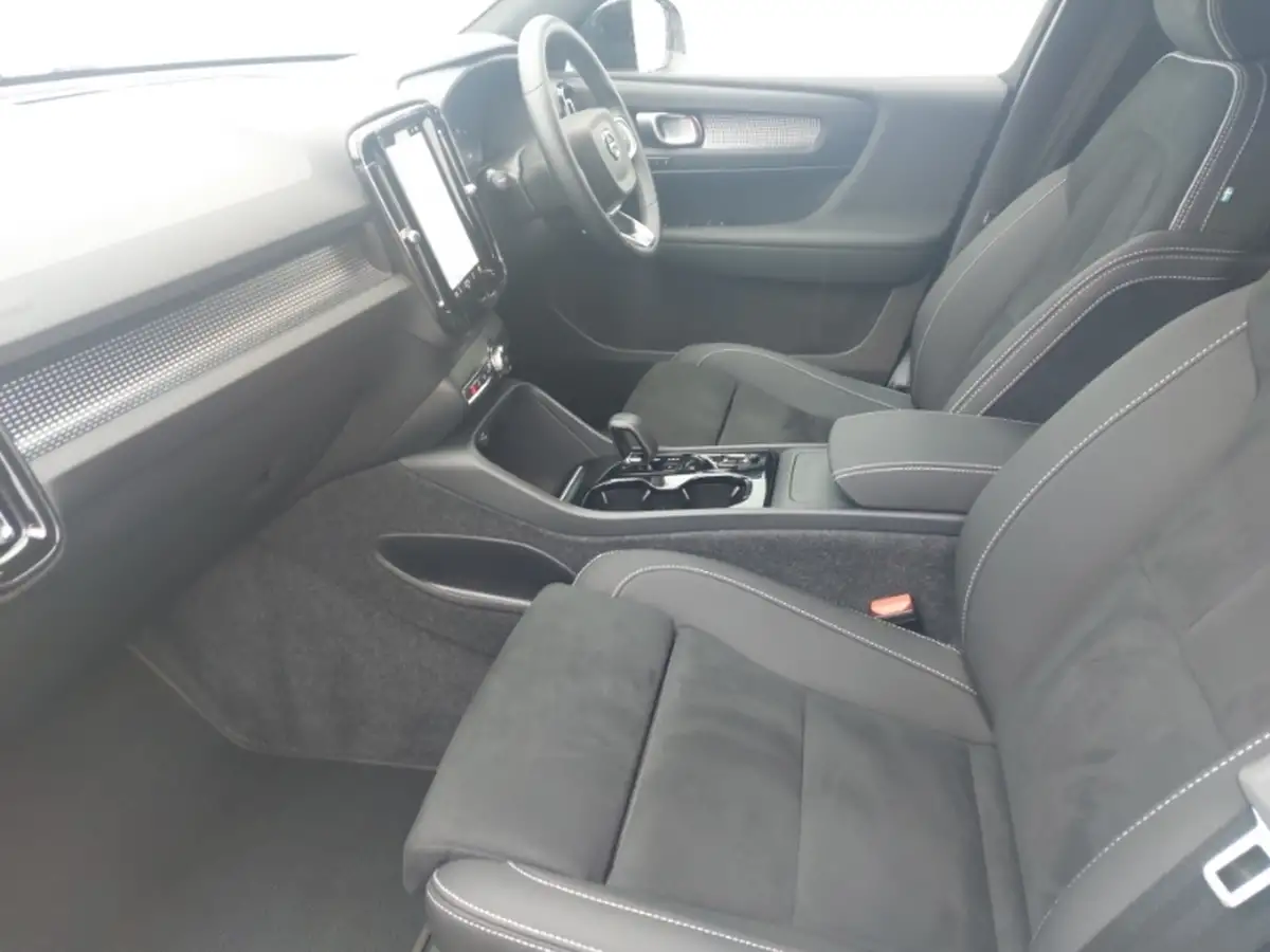 2024-volvo-xc40-20-b3-plus-big-4